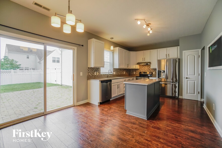 Building Photo - 5965 Mealla Rd