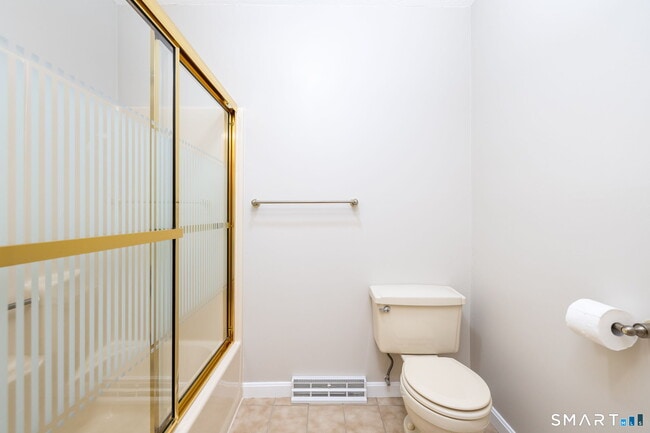 Building Photo - 2 The Hamlet