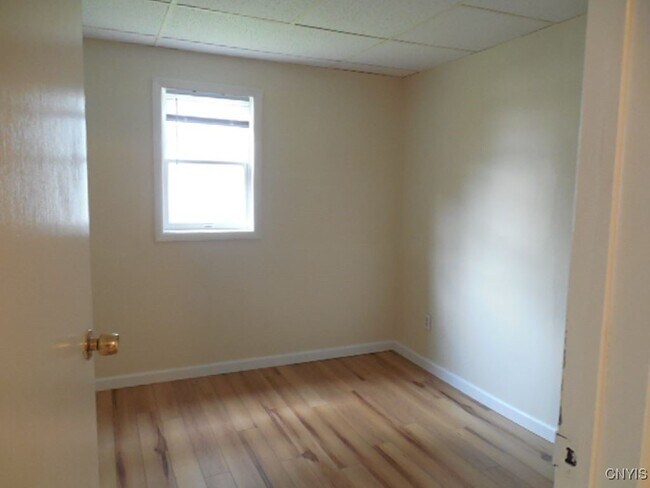 Building Photo - 835 Ann St