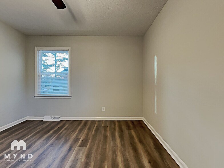 Building Photo - 6600 Barrington Dr