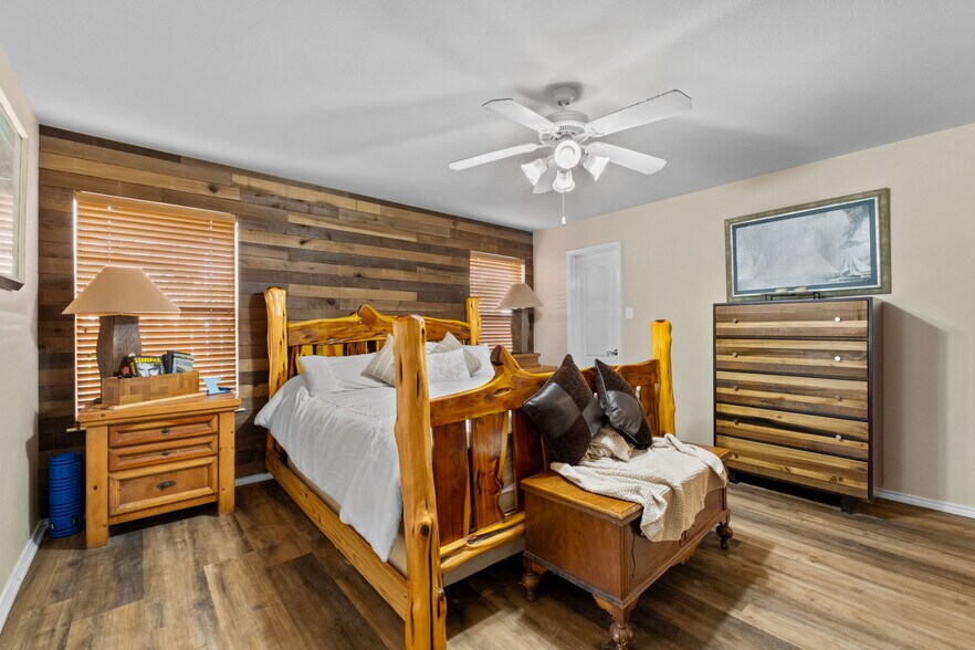 Building Photo - 12211 Hart Crest