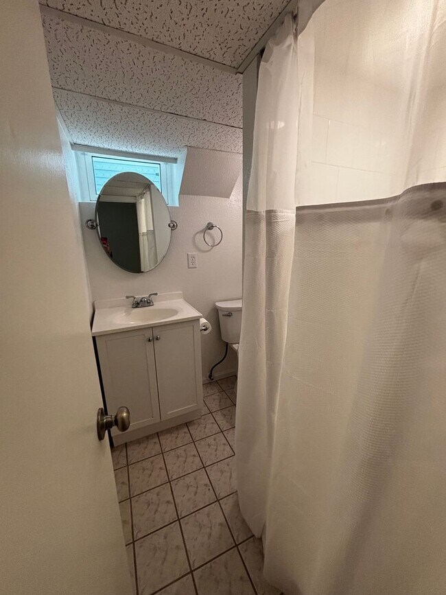 Building Photo - 3 Bedroom 2 Bathroom Home Near FE Warren & Frontier Park