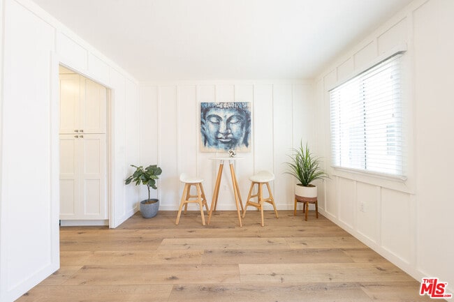 Building Photo - 314 N Venice Blvd