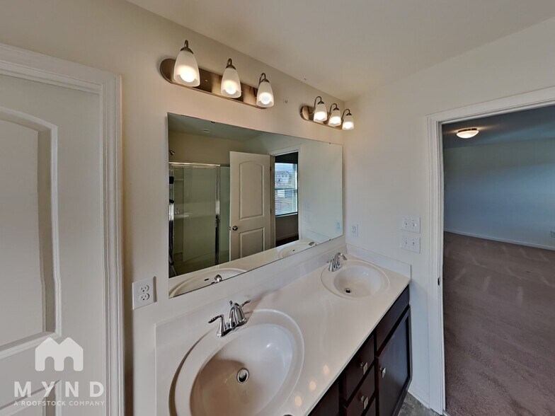 Building Photo - 2015 Creeks Landing Dr