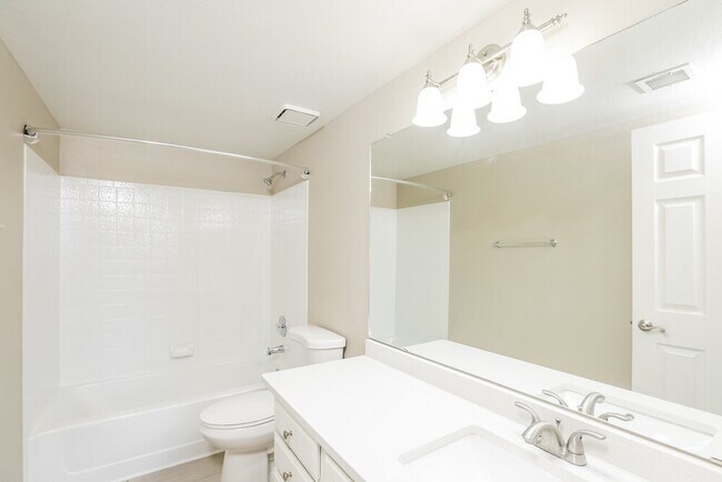 Building Photo - 7922 W Laurel Ln