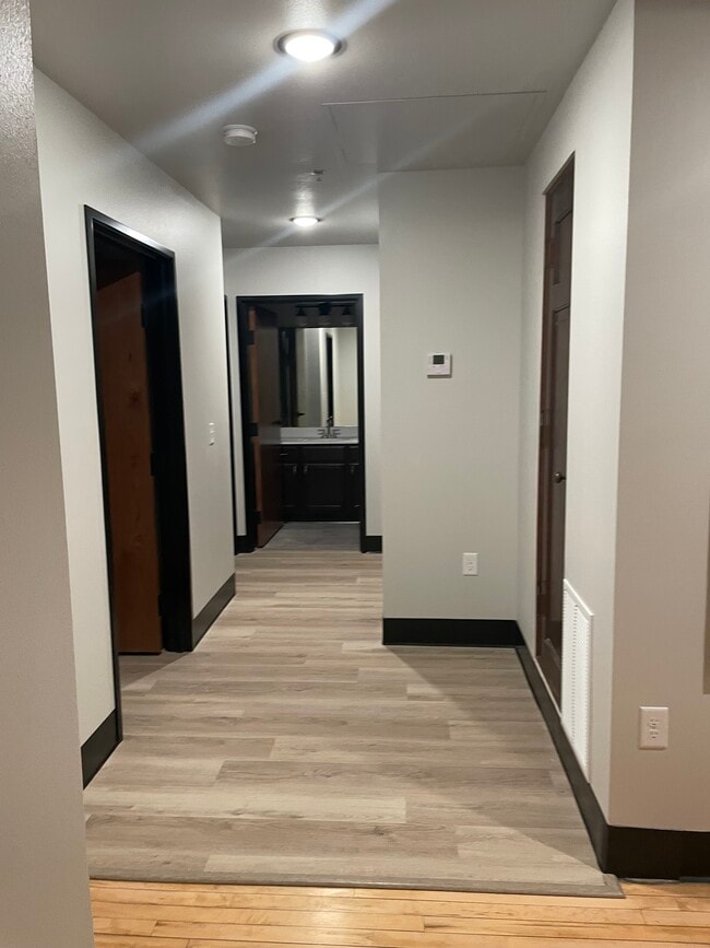 Building Photo - Central Square