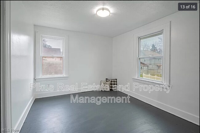 Building Photo - 1033 Chandler Ave