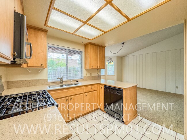 Building Photo - Stanford Ranch 3 Bedroom beauty!