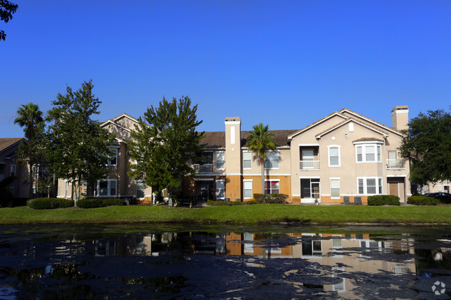 Building Photo - Villas At Cross Creek