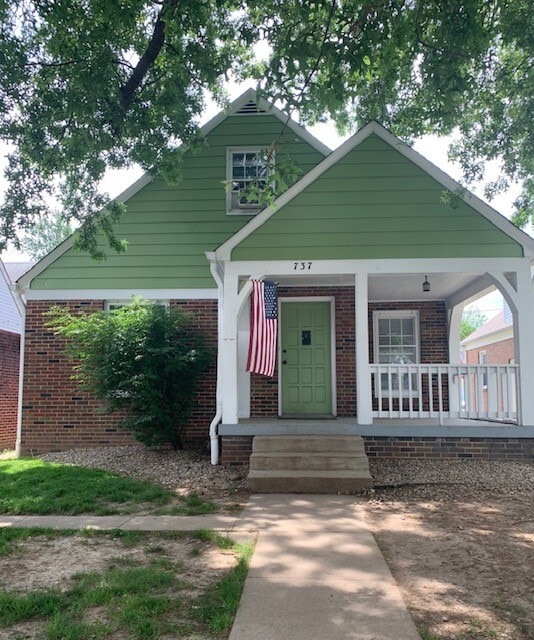 Building Photo - 737 W 44th St