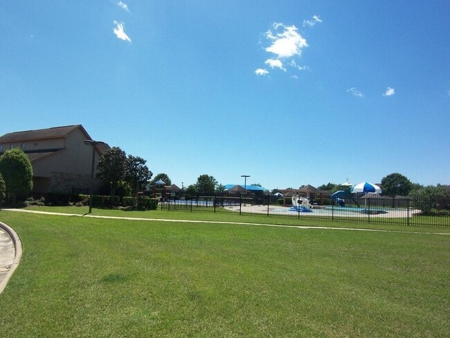 Building Photo - 25910 N Lakefair Dr