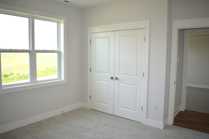 Building Photo - 219 3rd Ave