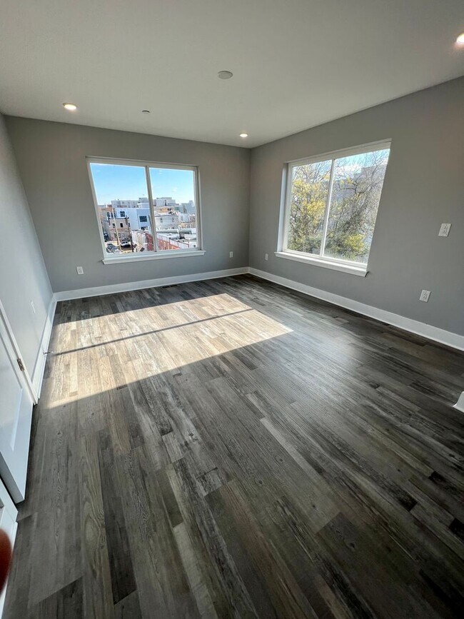 Building Photo - 623 N 36th St