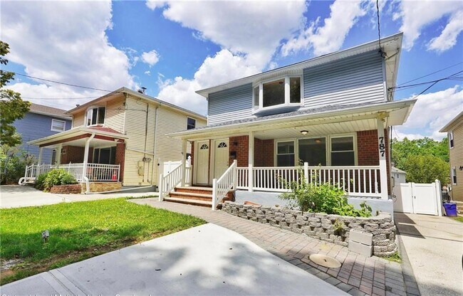 Primary Photo - 787 Rockland Ave