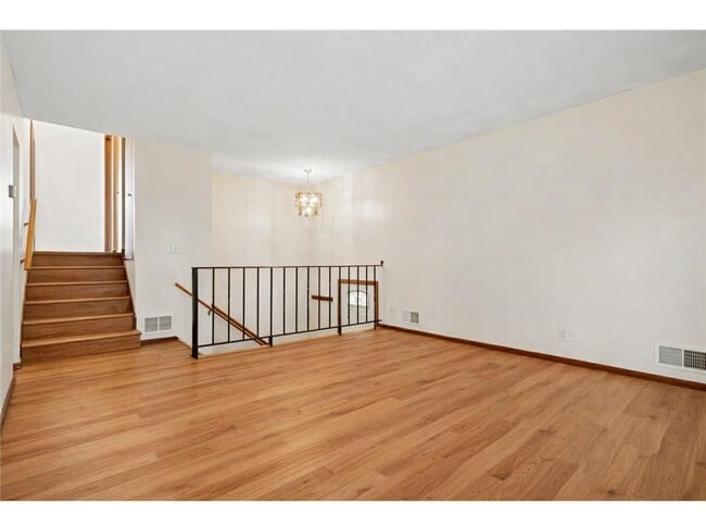 Building Photo - 2489 Woodbridge St