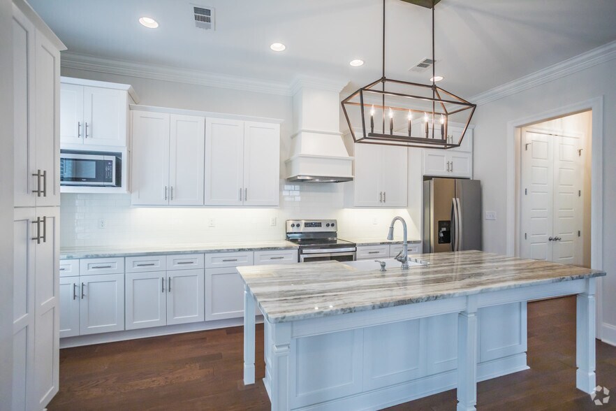 3 BR, 3.5 BA - Lake View Condo - Wellington Place