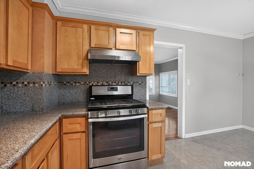 Building Photo - 1206 105th Ave