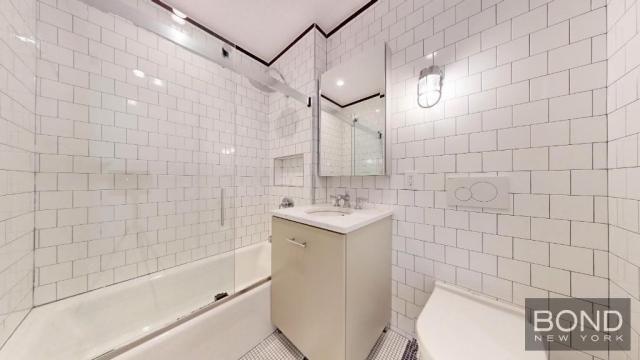 Building Photo - 5 bedroom in NEW YORK NY 10009