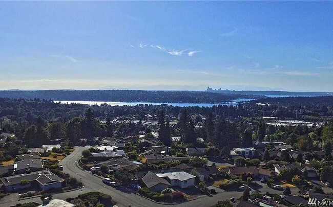 Building Photo - Stunning Somerset Home with Breathtaking City, Mountain & Lake Views – 5 Bedrooms, Gourmet Kitchen