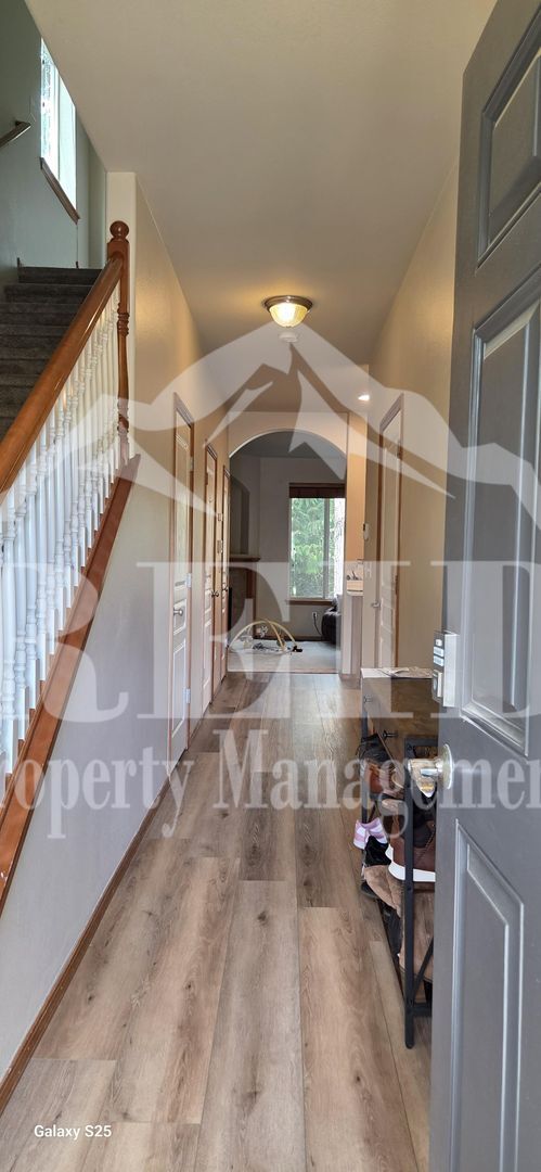 Building Photo - Central Valley Area - 2 Story Townhome 3Bed 2.5Bath