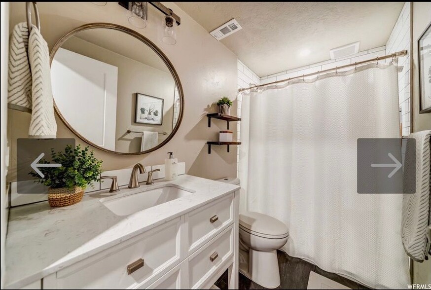 Building Photo - 2621 E Clarkstone Dr