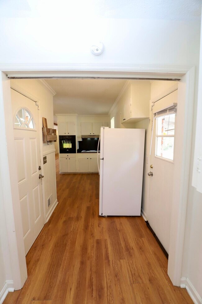 Building Photo - 1912 Dominion Dr