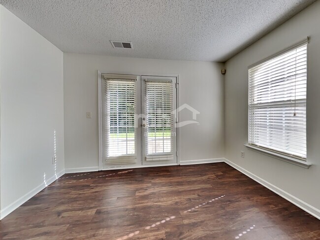 Building Photo - 6308 Dumont Ln