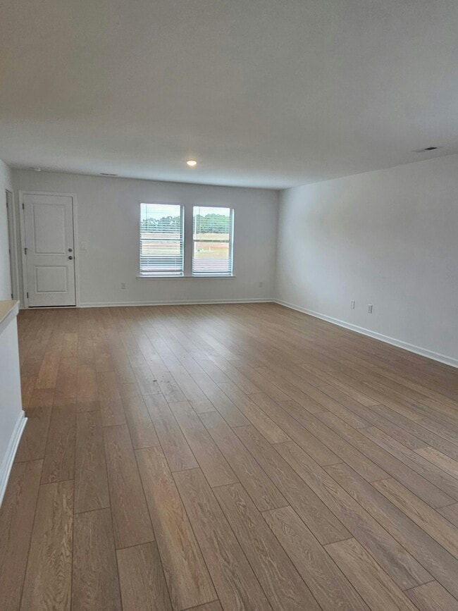 Building Photo - 184 Labrador Ln