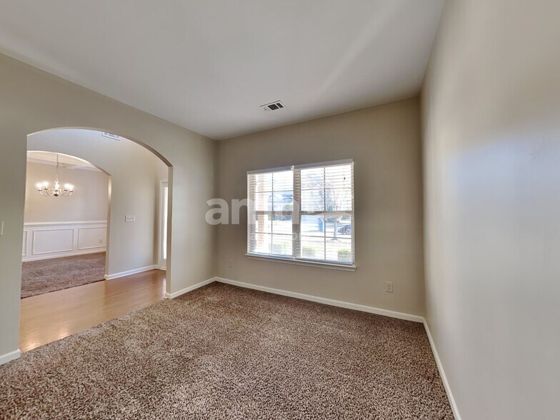 Building Photo - 812 Whitfield Oak Rd