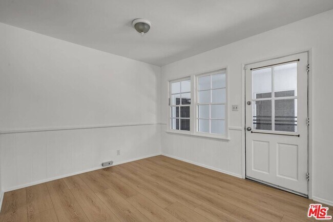 Building Photo - 315 26th St