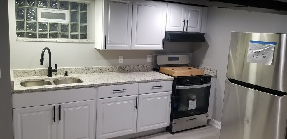 kitchen - 7920 S Manistee Ave