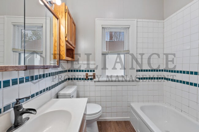 Building Photo - 719 S Glenn St