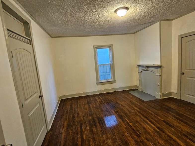 Building Photo - 1014 11th Ave N