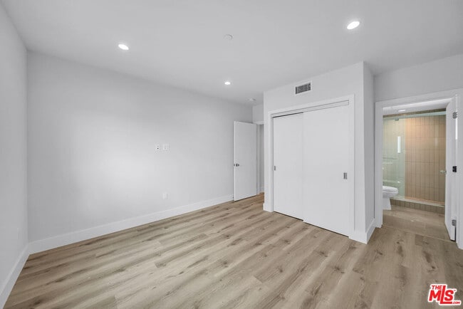 Building Photo - 1218 1/2 Magnolia Ave