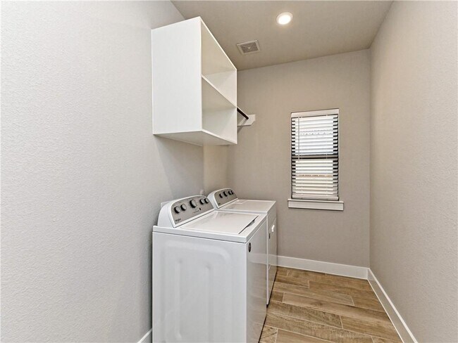 Building Photo - 2621 Franciscana Way