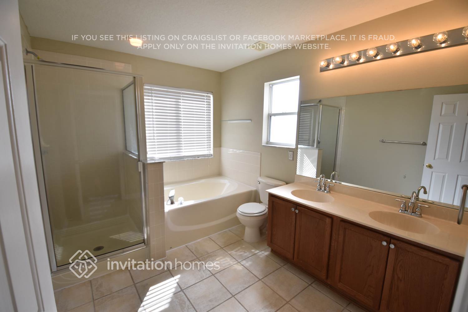 Building Photo - 11135 Golden Silence Dr