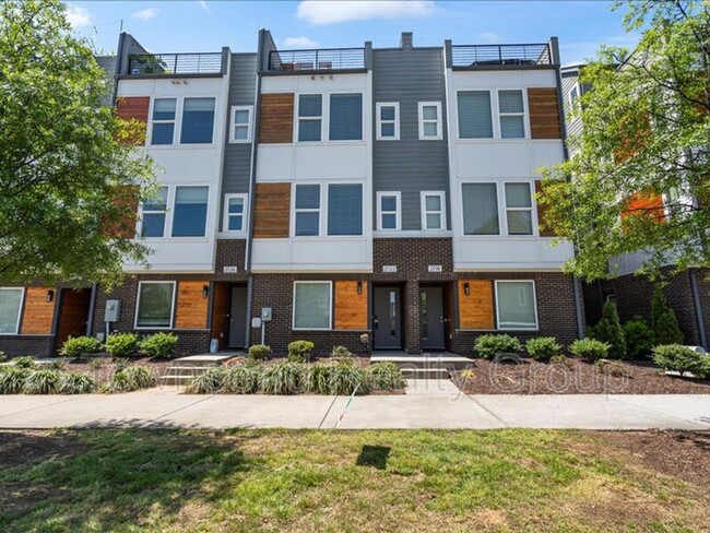 Building Photo - 2122 Bryant Park Dr