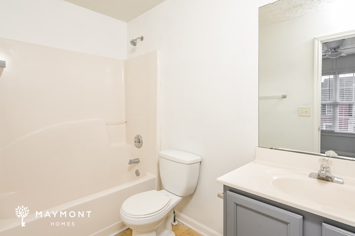 Building Photo - 2040 Manhattan Pkwy