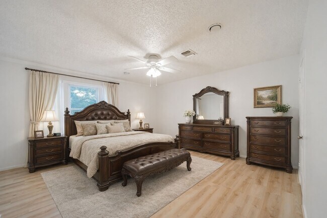 Building Photo - 15738 Fleetwood Oaks Dr