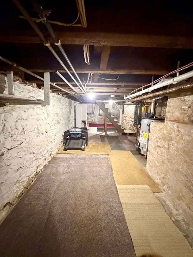 Building Photo - 526 Howard Ave