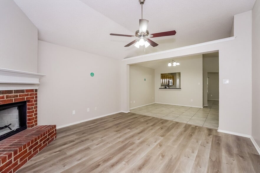 Building Photo - 5905 Aloe Ct