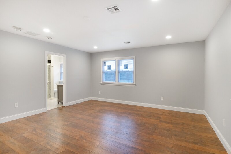 Building Photo - 370 Smithburg Rd