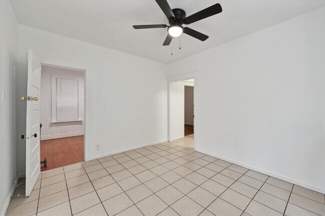 Building Photo - 4 Bedroom 2 Bath $1,500