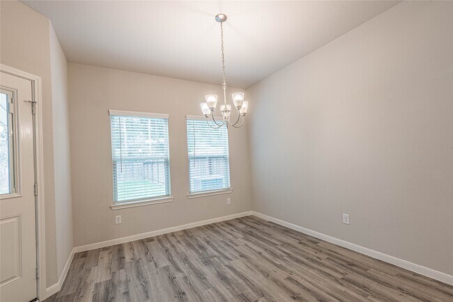 Building Photo - 165 Camelot Pl Ct