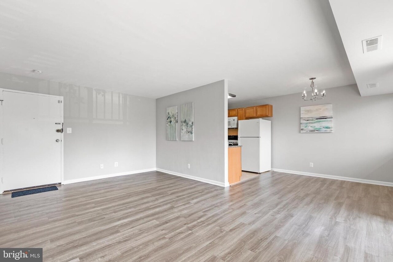 Building Photo - 5801 Quantrell Ave