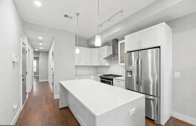 Building Photo - Modern Features Columbia Heights Neighborhood 2 Bedroom 2 Bath Condo with Balcony Pet Friendly