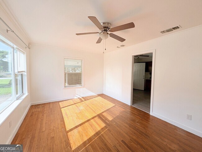 Building Photo - 600 Margaret St