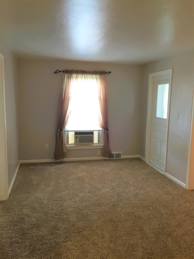 Building Photo - 76 1st St