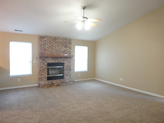 Building Photo - 8956 Mallard Green Dr