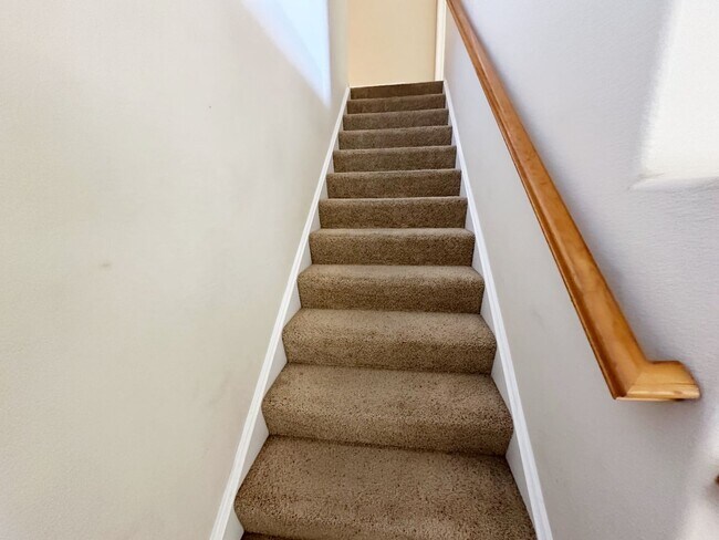 Building Photo - Bright, Spacious 2-Bedroom Home in Aurora ...